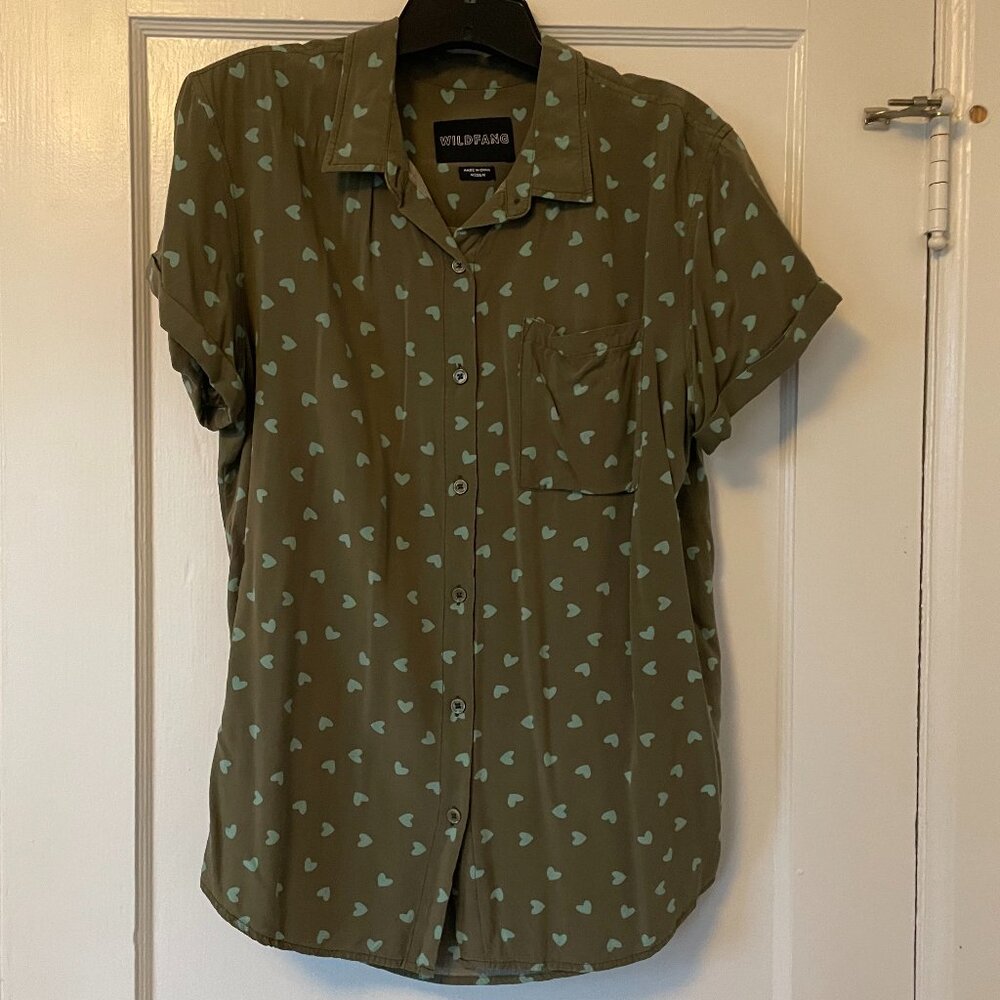 WILDFANG Empower Short Sleeve Button Up - Green w/Hearts - size Medium